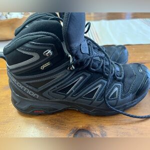 Salomon Hiking Boots men’s size 7